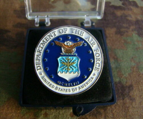 US United States Department Of The Air Force Metal Badge Shirt Lapel Pin Brooch