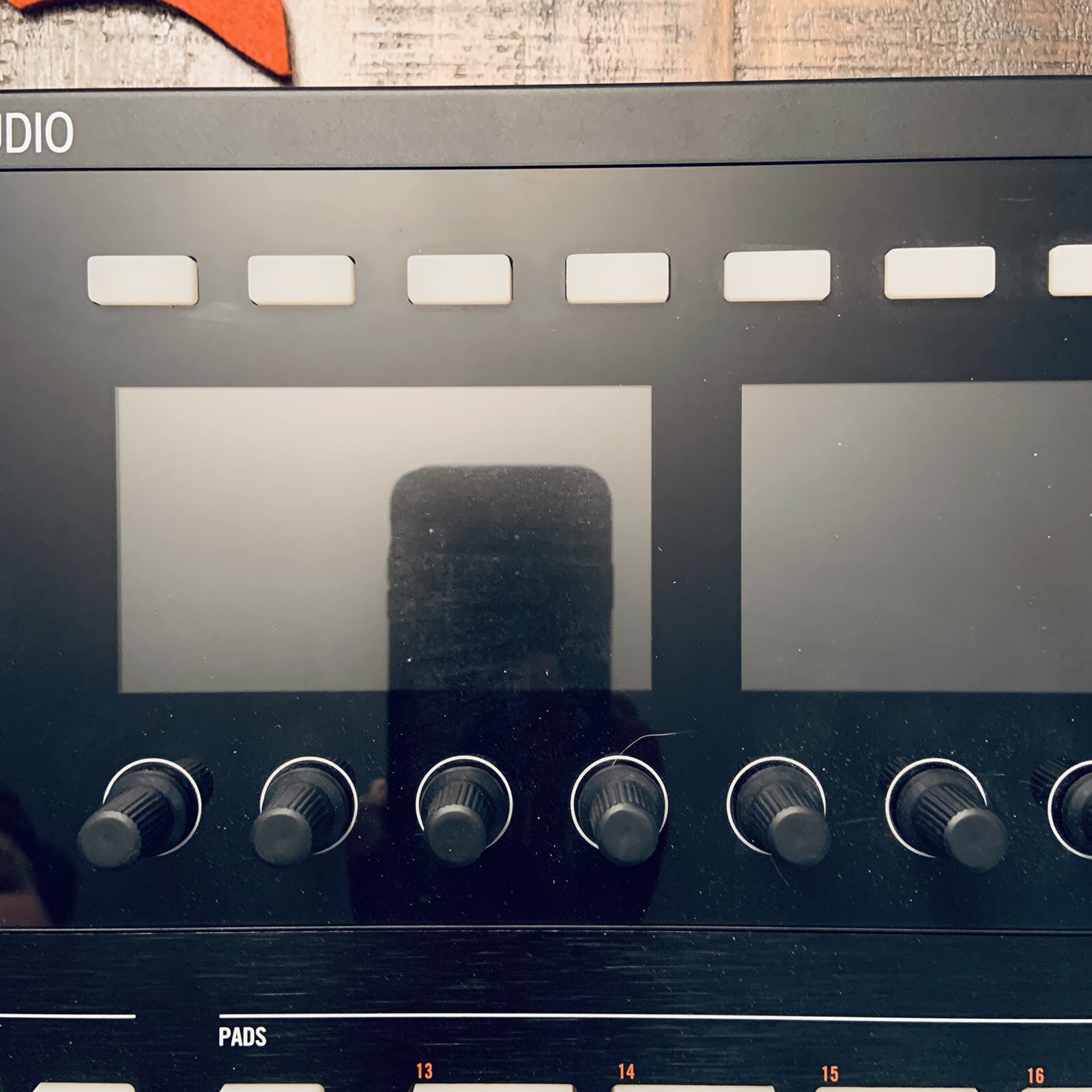 Native Instruments Maschine Studio Production & Performance MIDI Controller