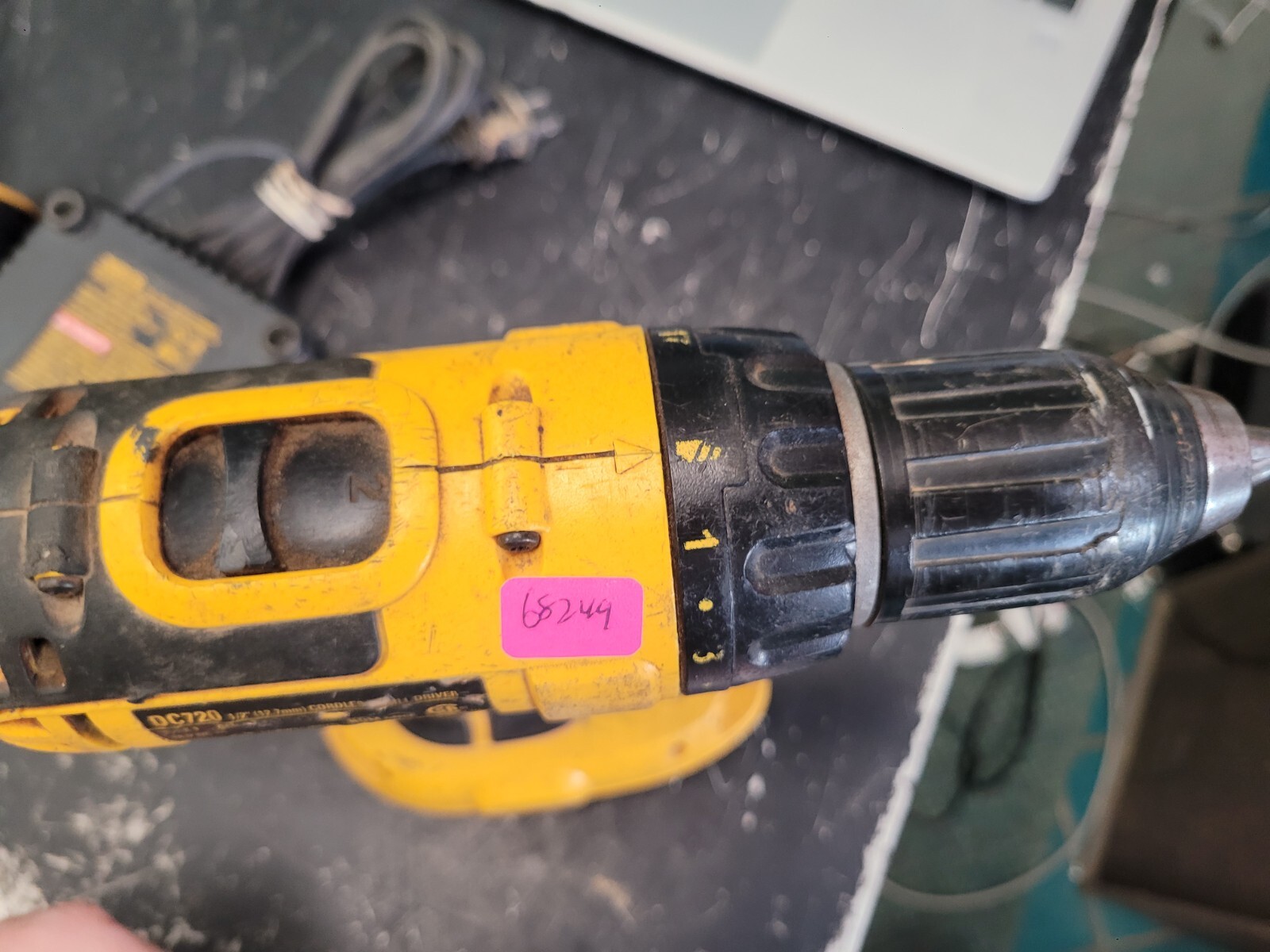 READ DeWALT DC720 18V 1/2" Cordless Drill Driver Set