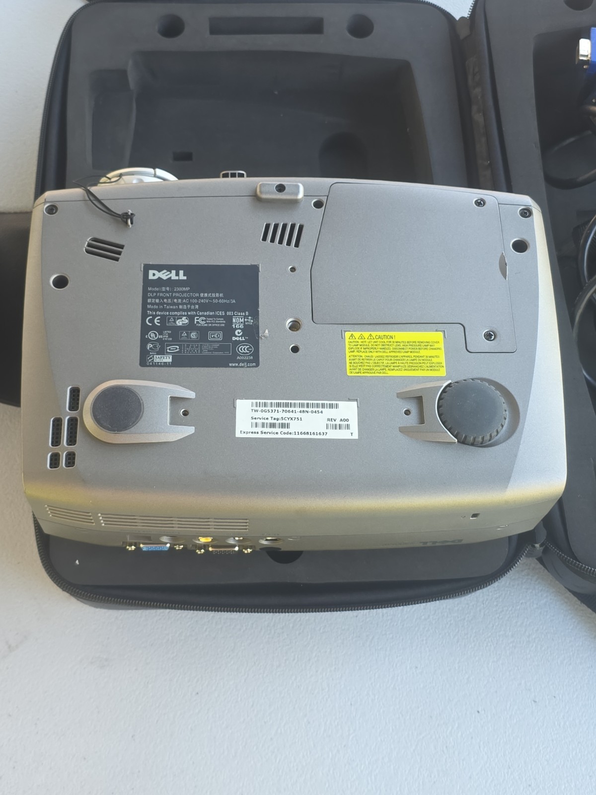 Dell 2300MP DLP Projector with Cables, Remote, and Case
