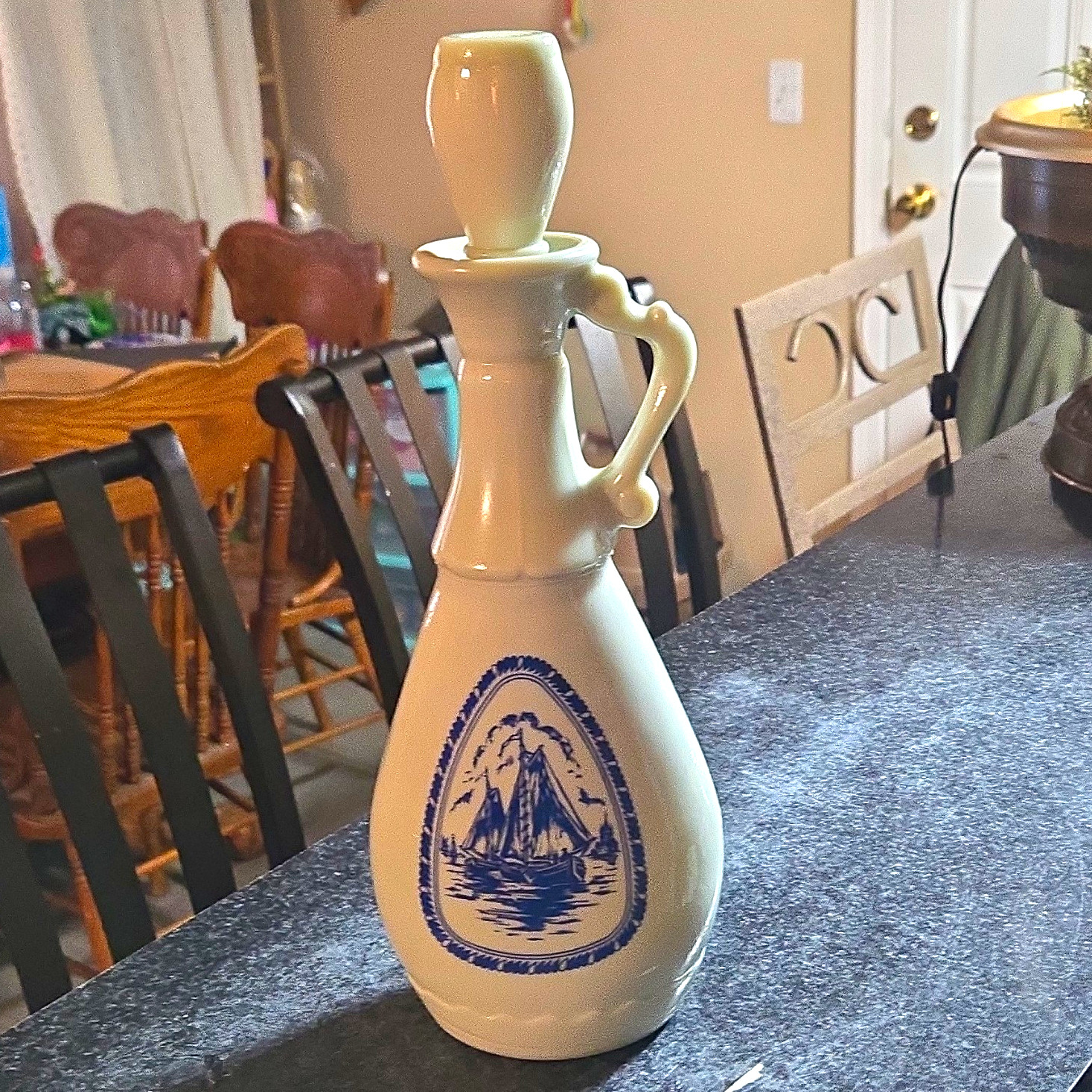 Lazzaroni White Ceramic Liquor Bottle Decanter with Stopper, Bottle Type: Liquor