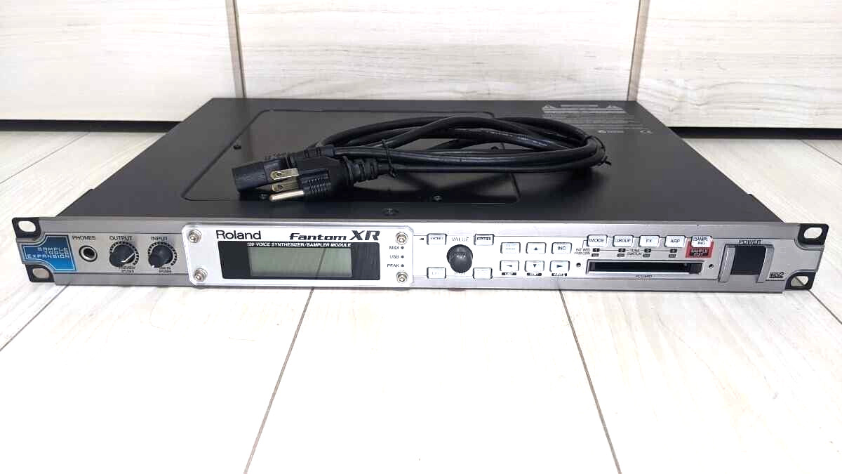 Roland Fantom XR Sound Module  rack mount synthesizer