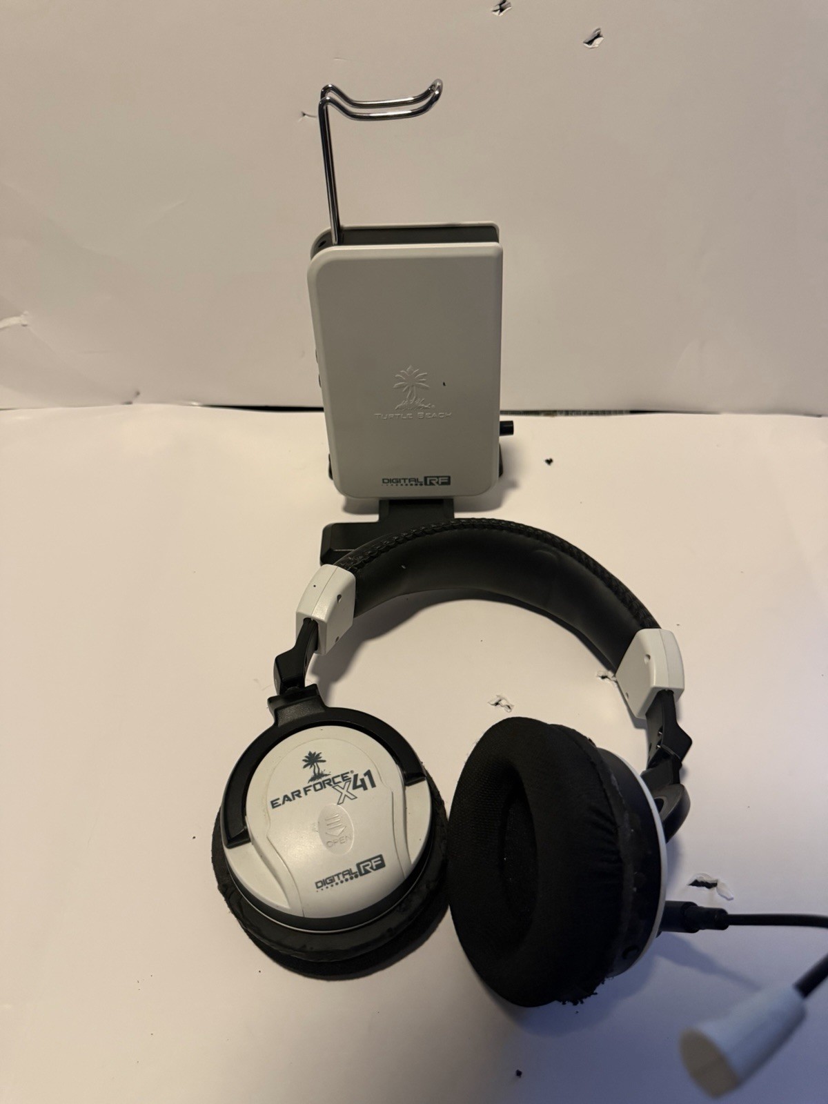 Turtle Beach Ear Force X41 Wireless RF Over-Ear Headset w/ Boom Mic Base RCA