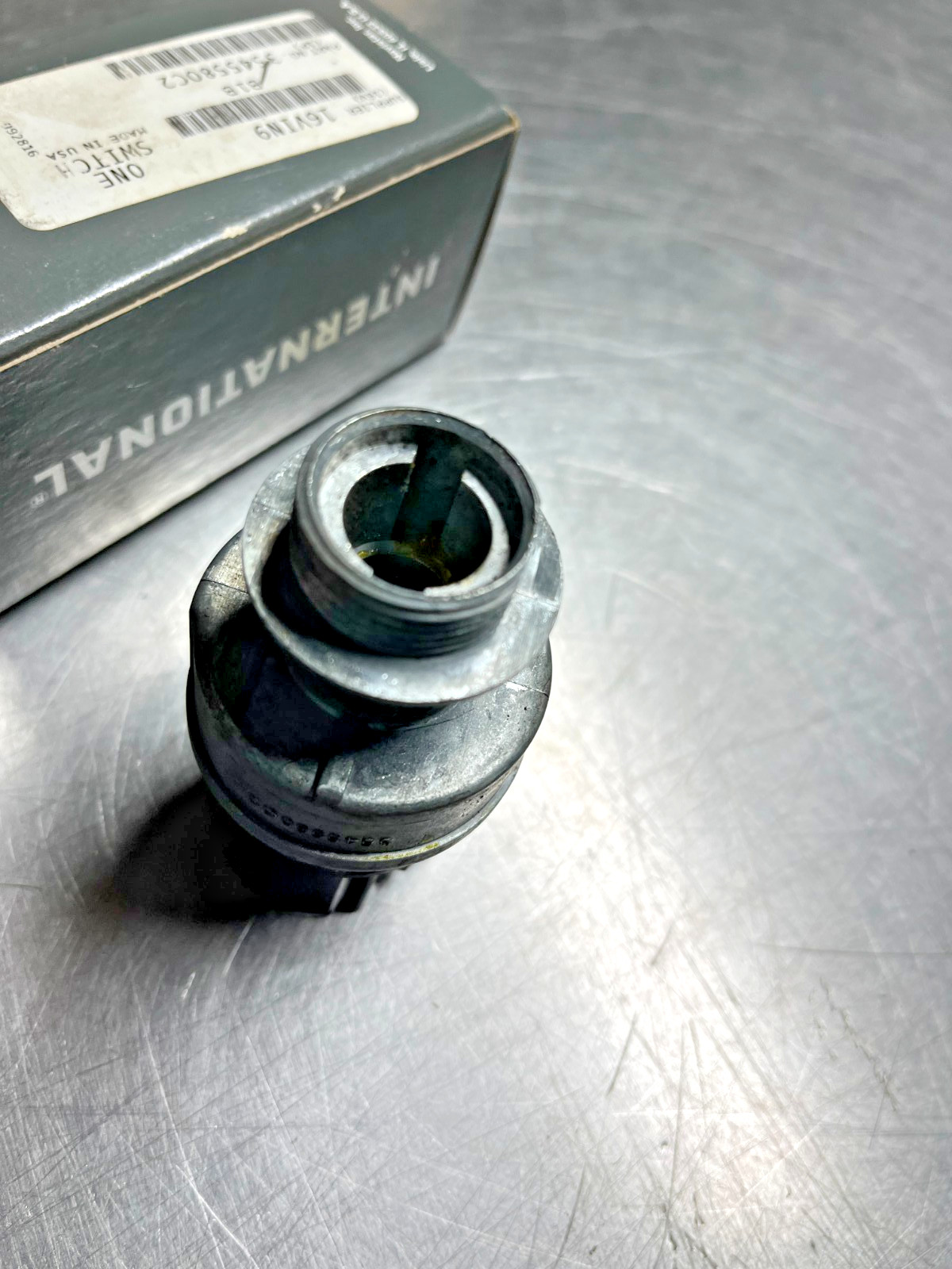 Genuine OEM INTERNATIONAL Navistar Ignition SWITCH 3545580C2