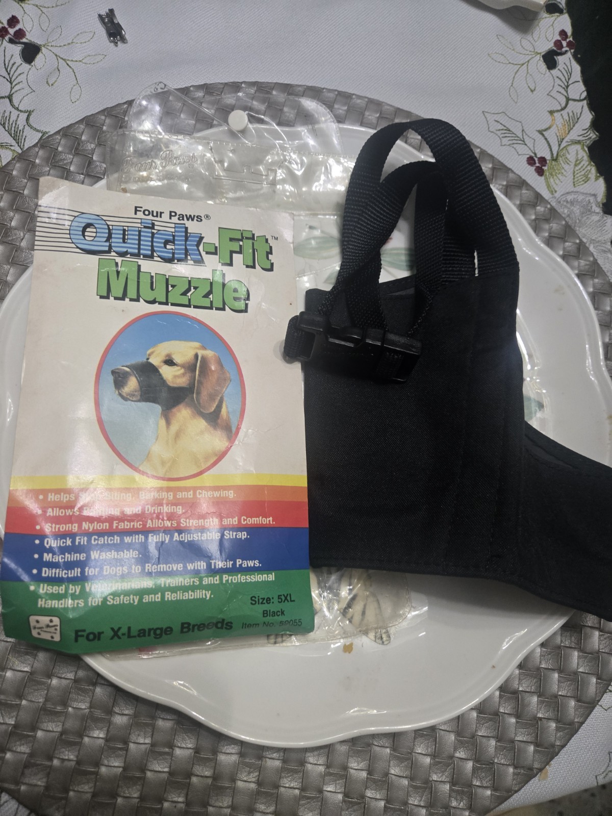 Four Paws Quick Fit Muzzle Sz 5XL  For Short Snout Breeds New Black
