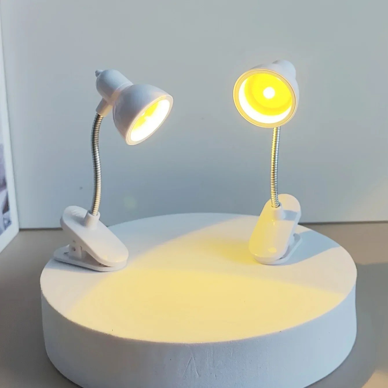 1Pcs Portable Eye-Friendly Reading Lamp - Warm & Bright Clip-On Light with Long-