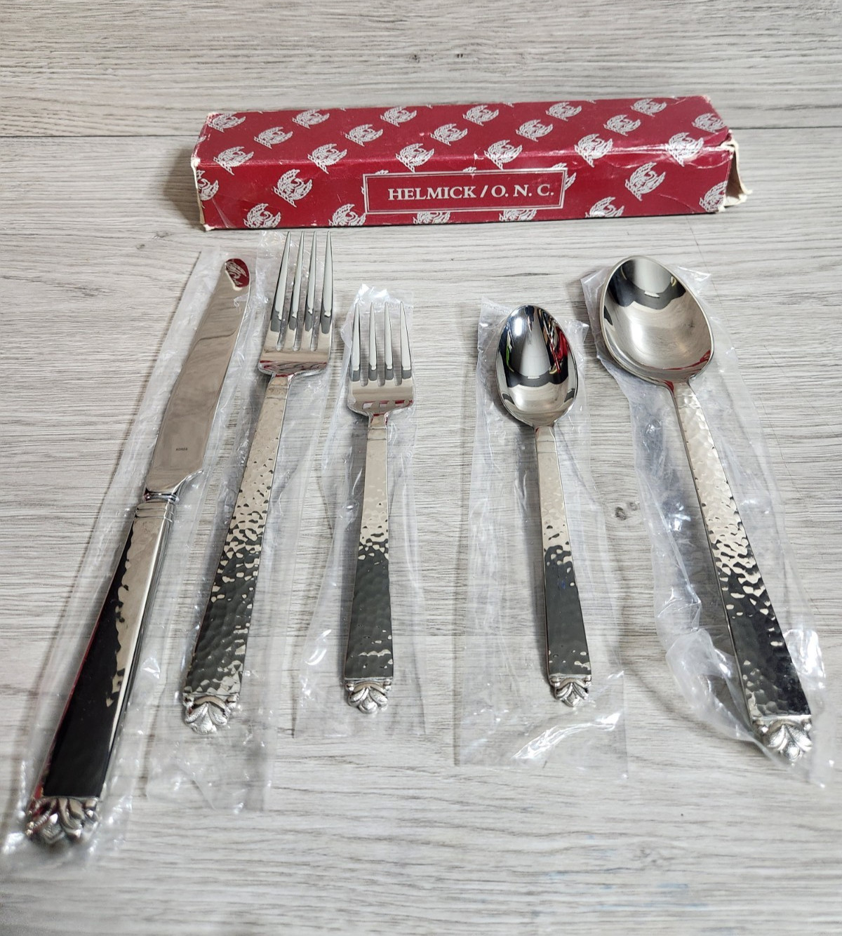 Hellmick Oak Leaf 18/10 Stainless Steel 5 Piece Place Setting