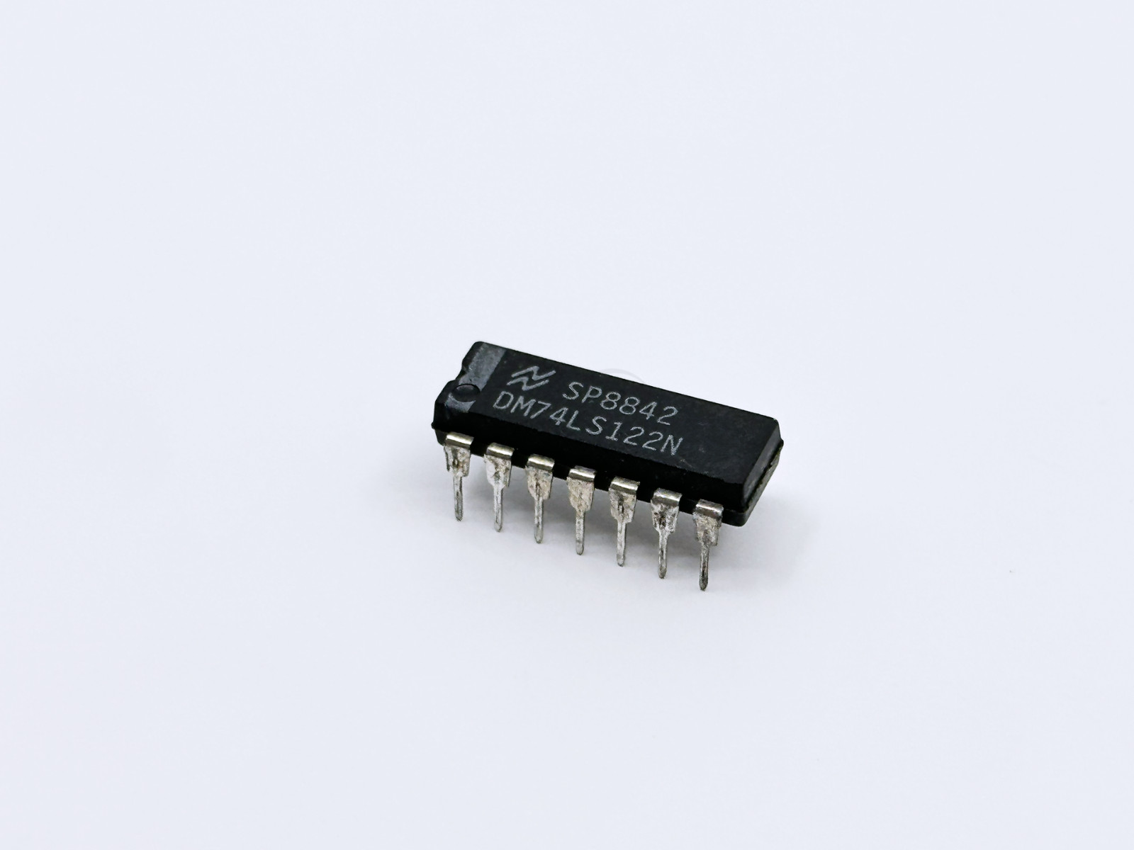 2PCS DM74LS122N NSC Retriggerable One-Shot Monostable Multivibrator DIP-14