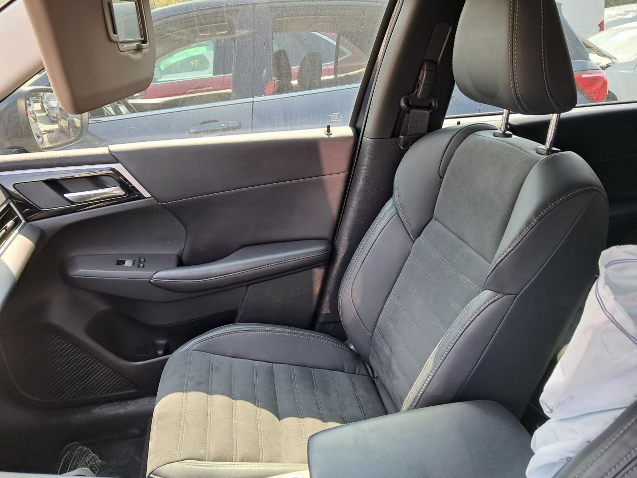 OUTLANDER 2023 Glove Box 4776795