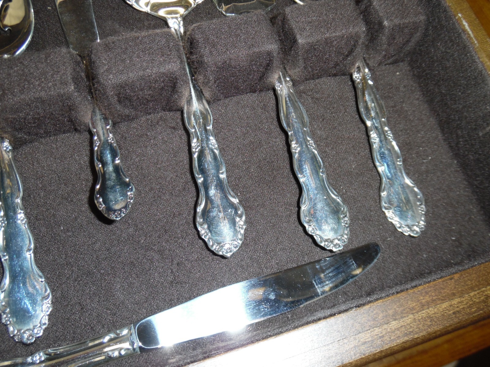 46 Pc. Onieda 1881 Rogers Flatware Set - Flirtation - With Chest