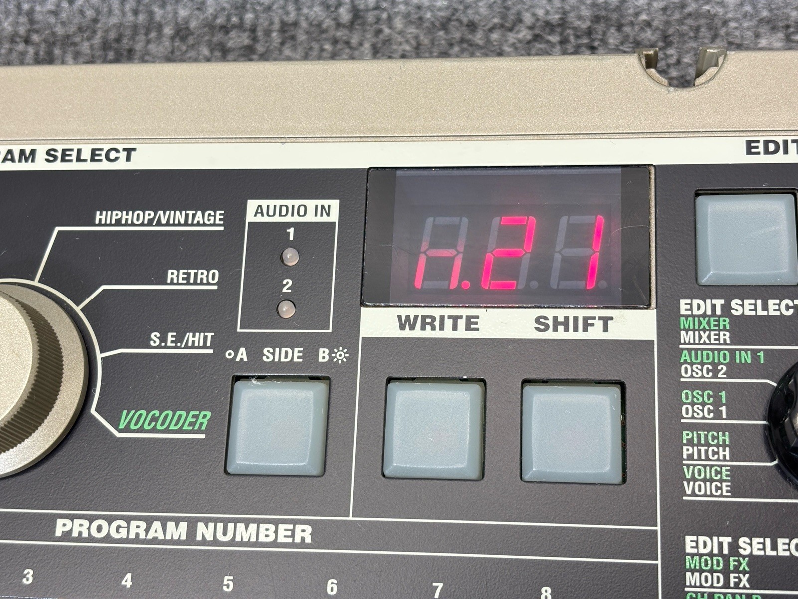 Korg Micro - KORG Compact Analog Synthesizer and Vocoder