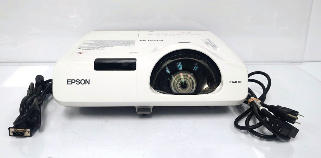 Epson PowerLite 520 Tri-LCD 2700 ANSI Lumens Projector - 2,336 Used Lamp Hrs