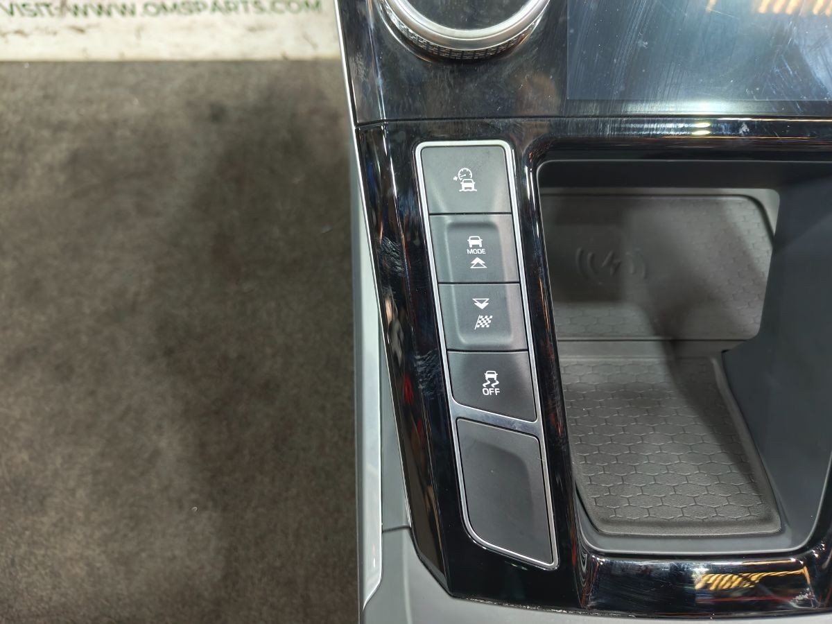 JAGUAR I-PACE X590 CENTRE CONSOLE WITH ARMREST
