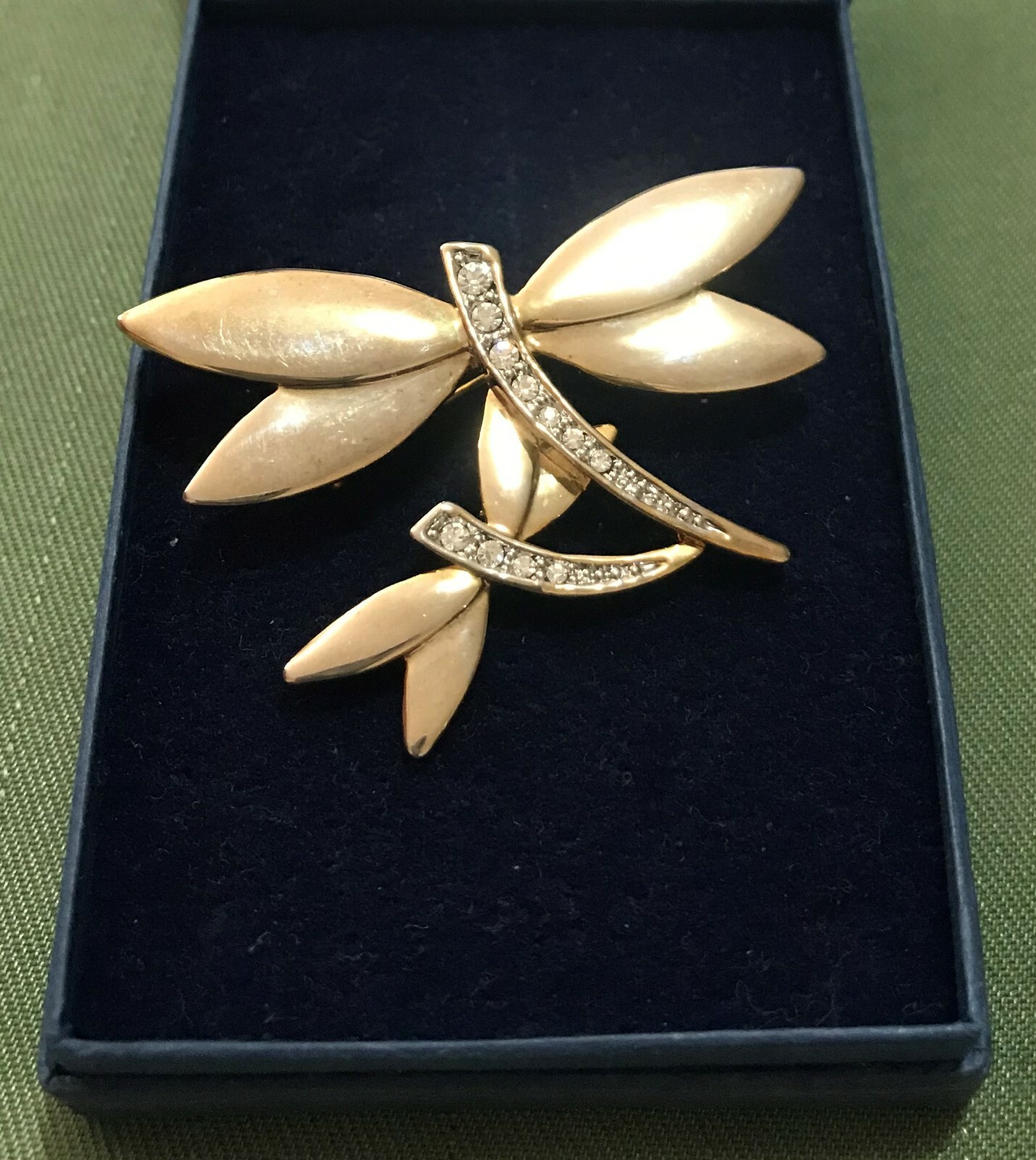 STRIKING PRELOVED DRAGONFLIES BROOCH WITH CLEAR CRYSTALS