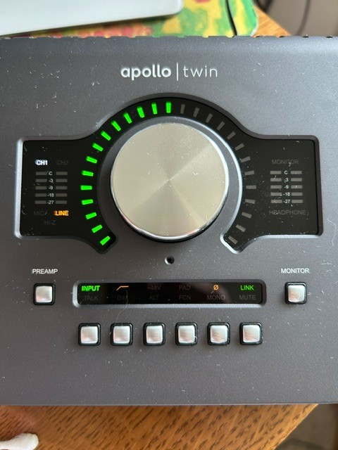 UNIVERSAL Audio Apollo Twin MKII UAD-2 Duo Core Thunderbolt Audio IOB Powers On