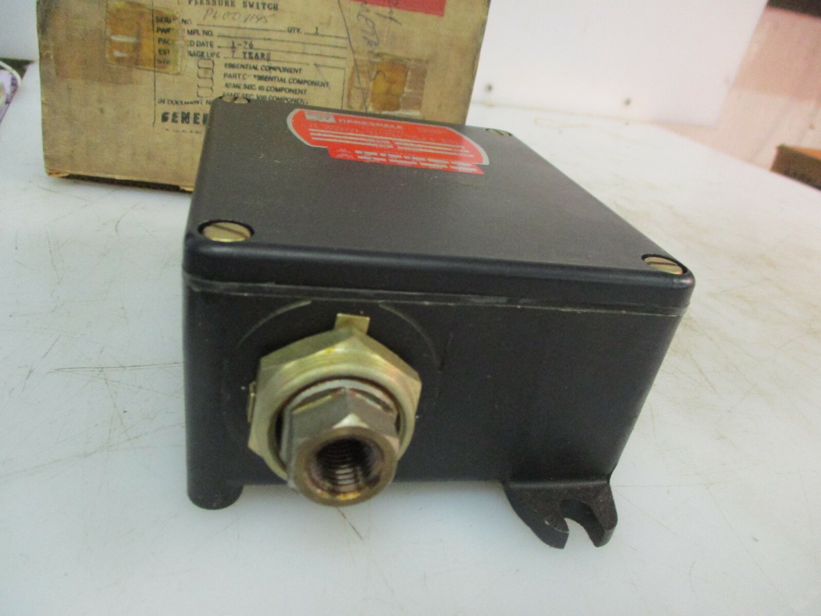 NEW BARKSDALE PRESSURE ACTUATED SWITCH B1T-GH32SS