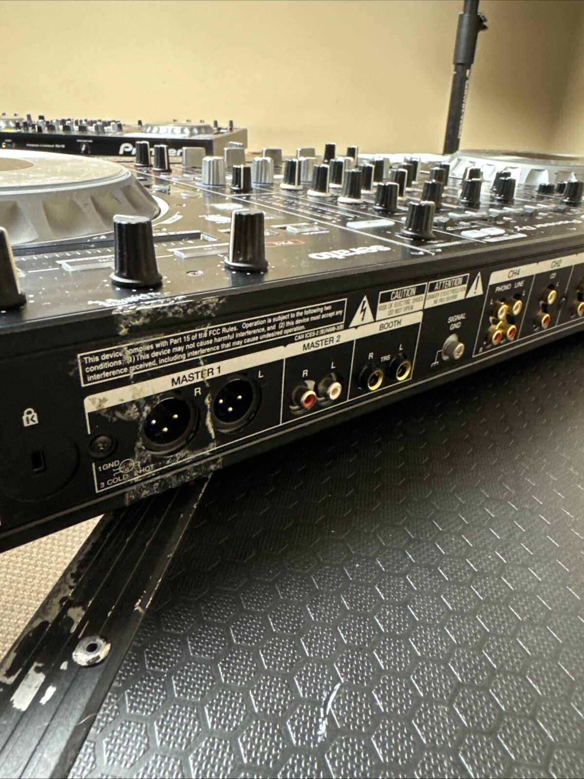 Serato dj controller DDJ- SZ2
