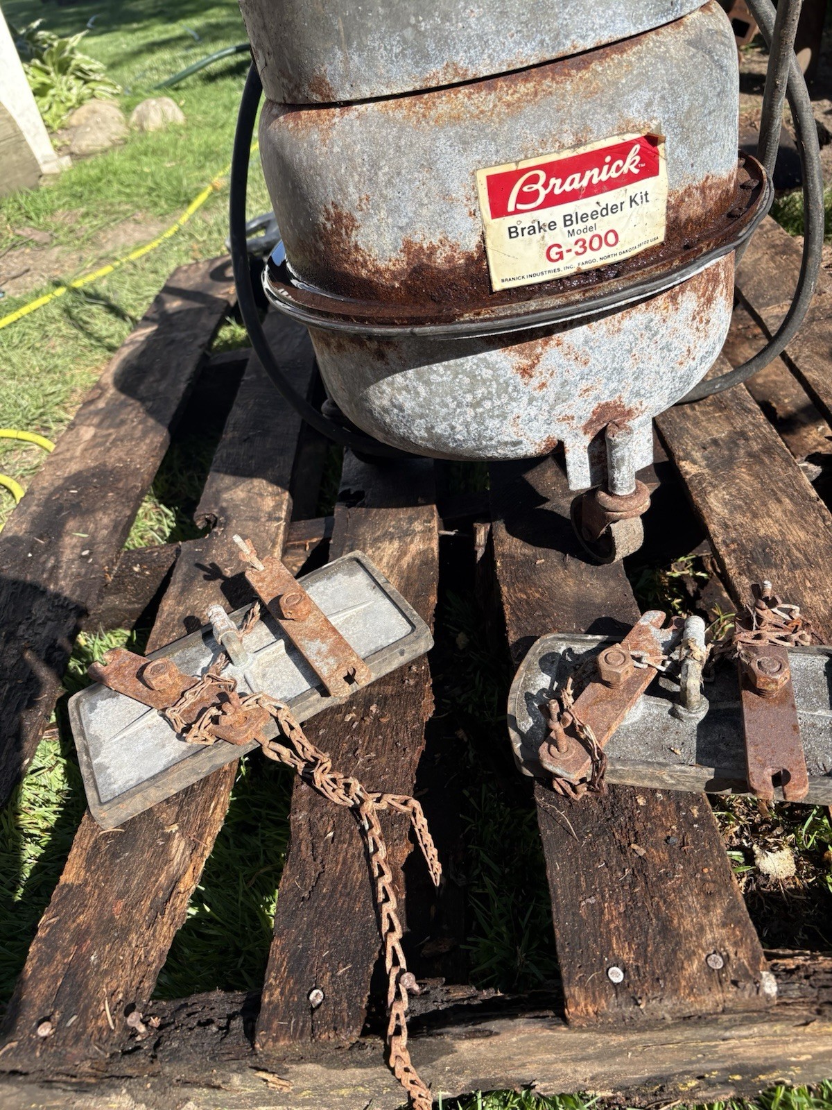 Automobile Brake Bleeder