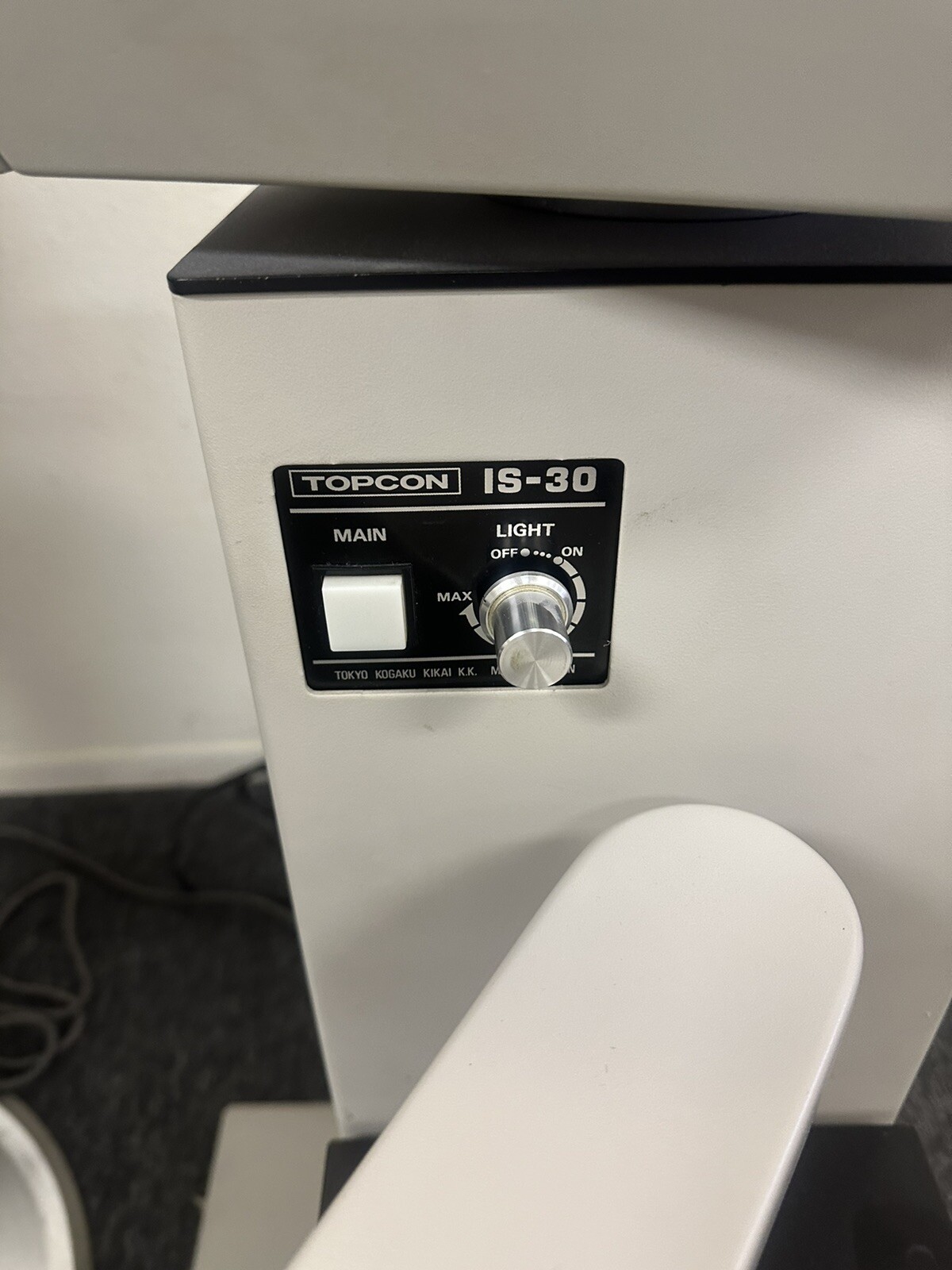 Topcon IS 30 chair and stand