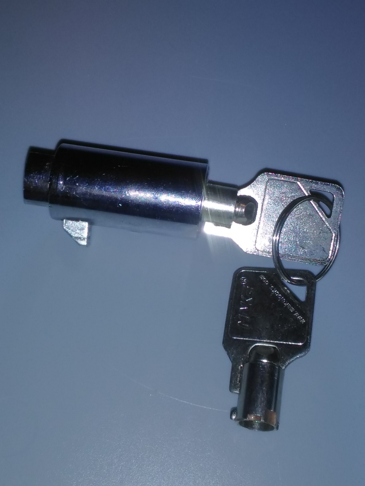 Plug Lock for Soda / Snack Vending Machine NEW Universal Replacement Makelock