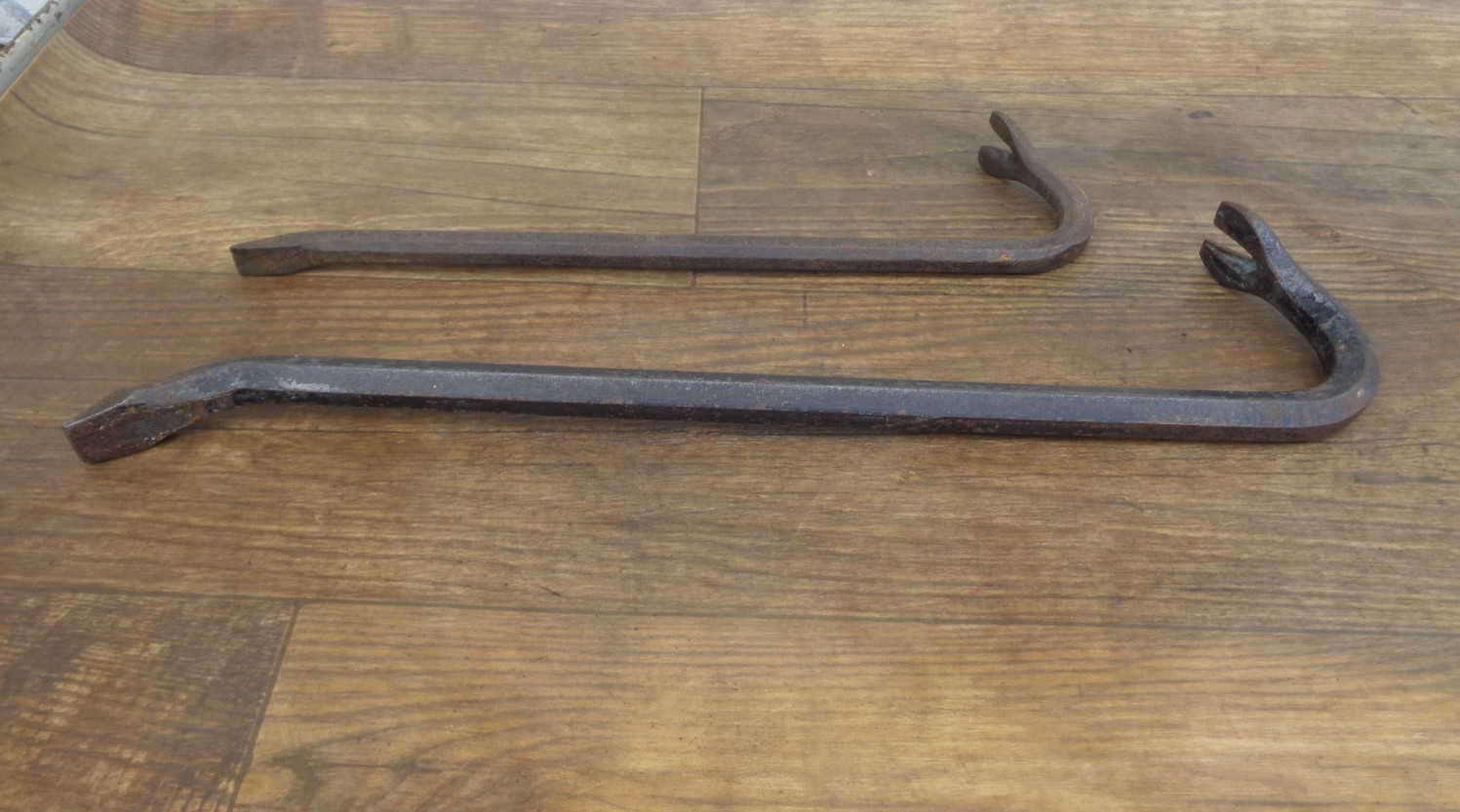 2 -Pry Bars - Crow Bar Pry Bar Nail Puller