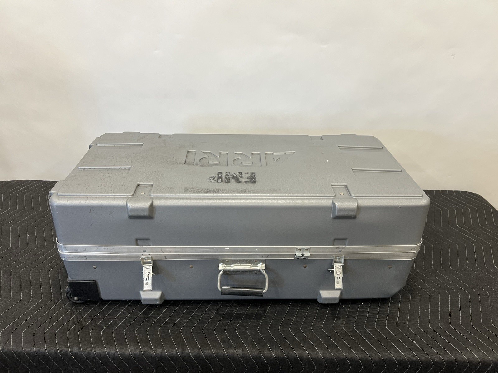 ARRI 3 - Light Hard Case with Wheels 33" x 15" x 12" (Used)