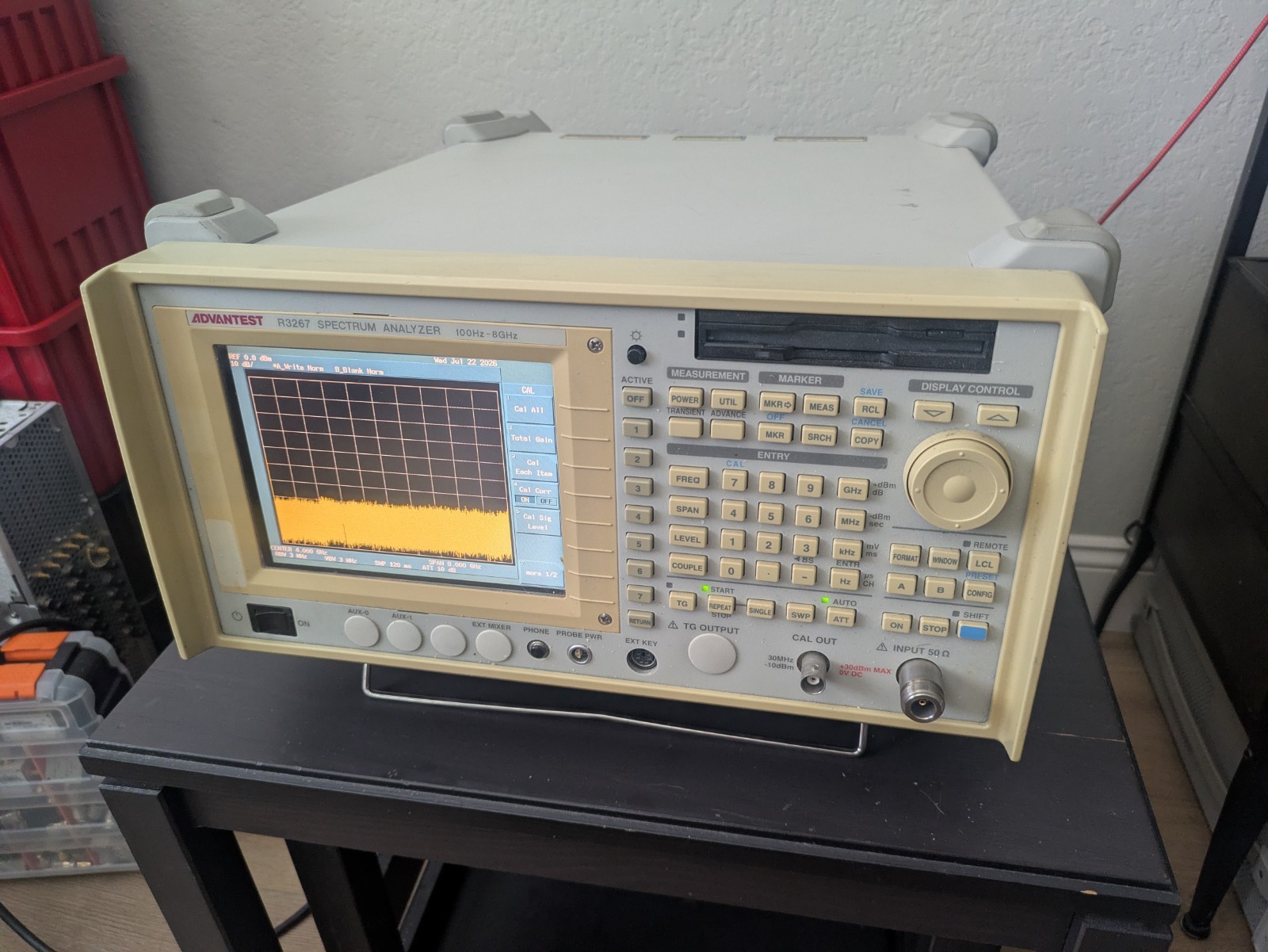 Advantest R3267 Spectrum Analyzer 100Hz  - 8 GHz Loaded with options