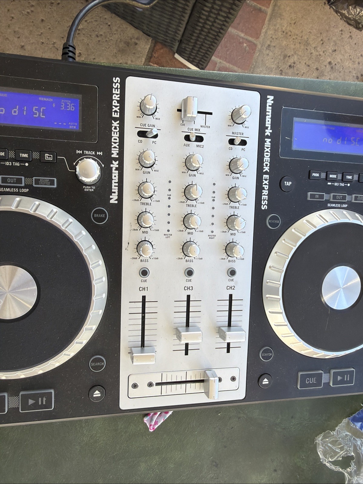 Numark Mixdeck Express Double Deck DJ Controller, USB, CD, MP3, Filter