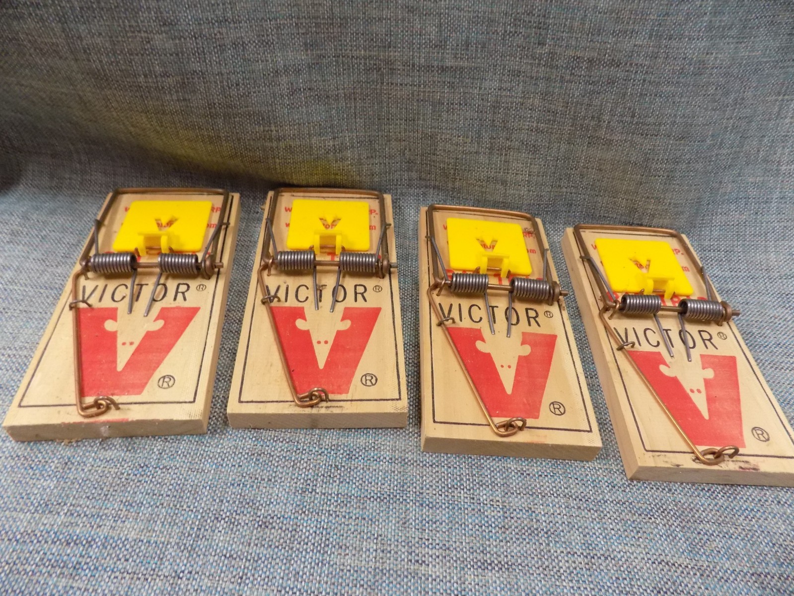 4 Pack of New  VICTOR METAL PEDAL WOOD SNAP RAT TRAP USA