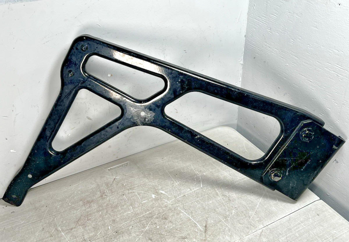 2020 Freightliner Cascadia 126 LH Left Fairing Frame Step Bracket *1951*