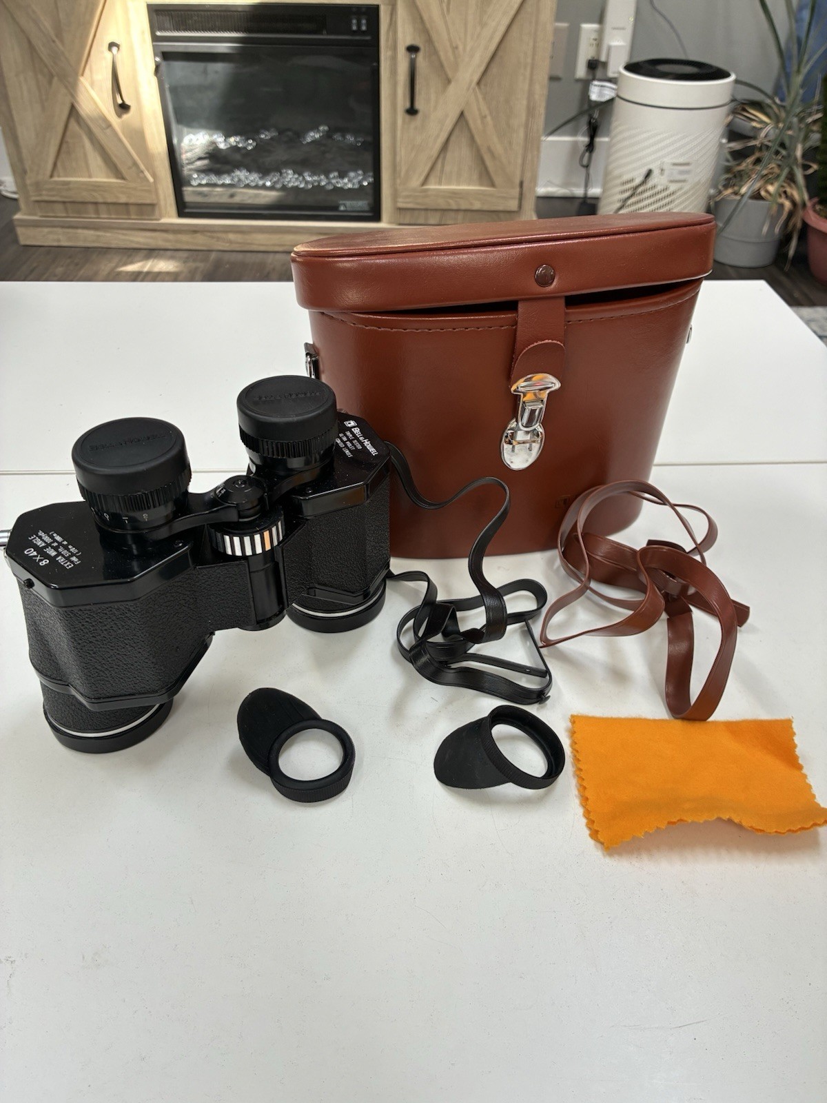 Bell & Howell 8x40 Extra Wide Angle Binoculars Japan Case 510ft