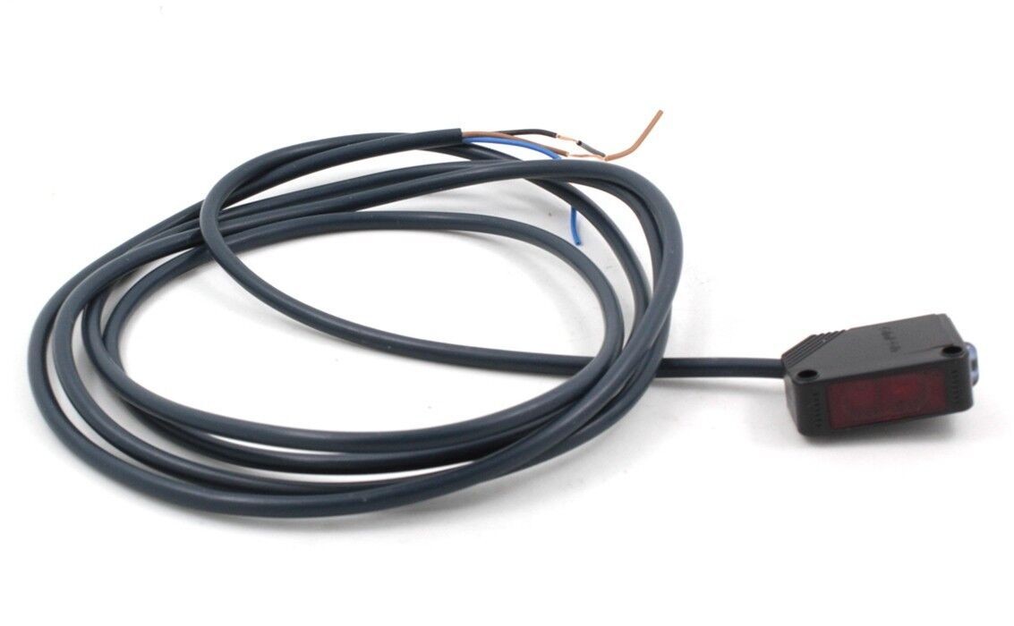 Omron E3Z-D61 Photoelectric Switch Sensor New Free Shipping One E3ZD61