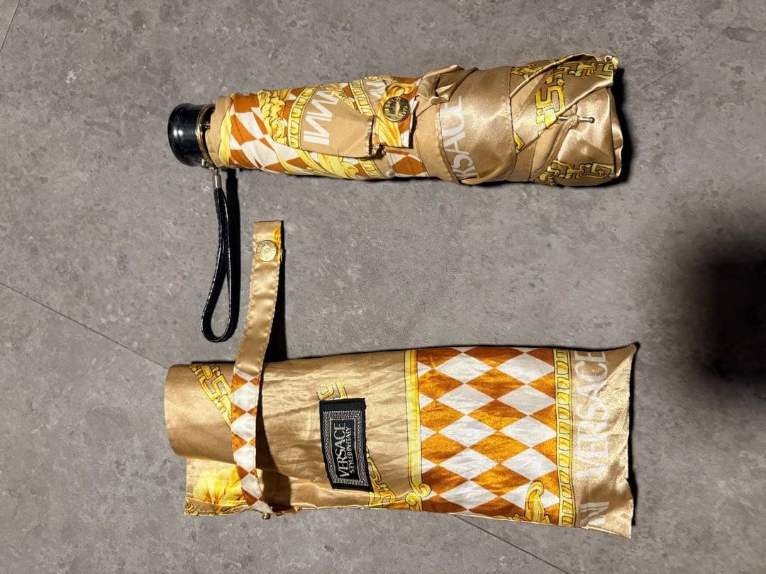 Authentic Vintage Gianni Versace beige Baroque pattern foldable umbrella Used