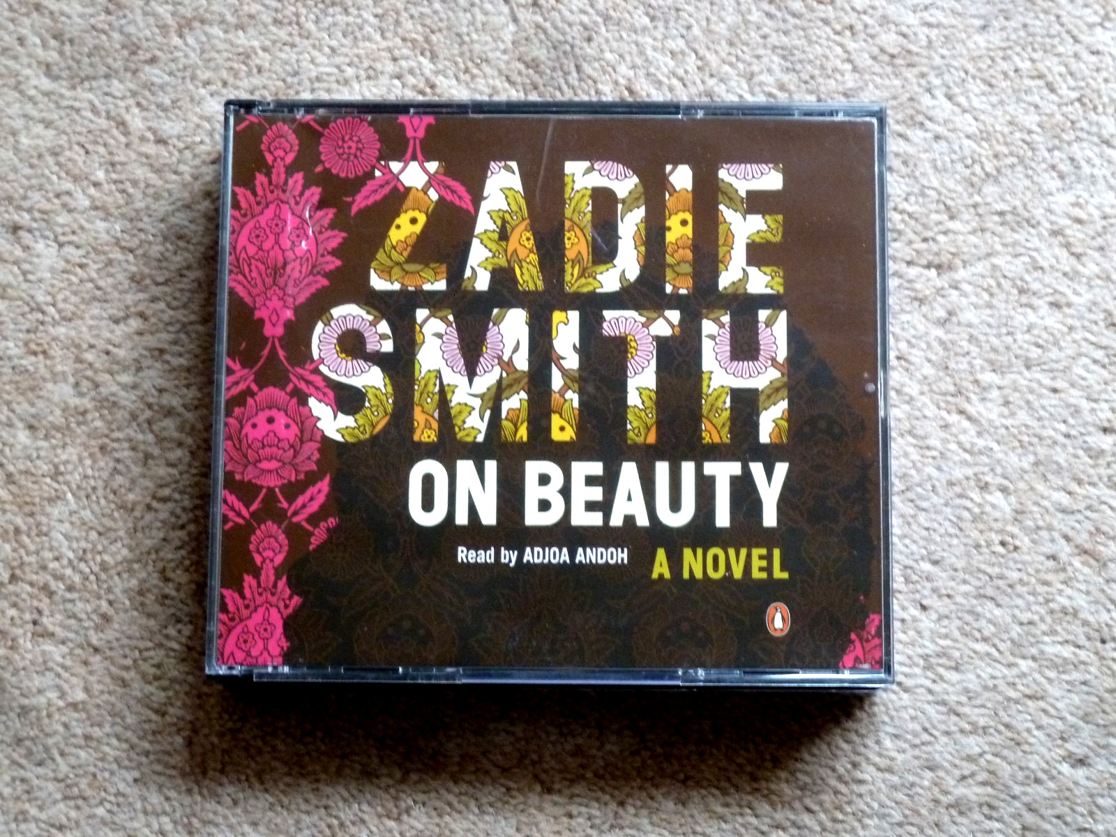 ZADIE SMITH - ON BEAUTY  -   AUDIO BOOKS -  TALKING BOOKS    ( 6 CDS )