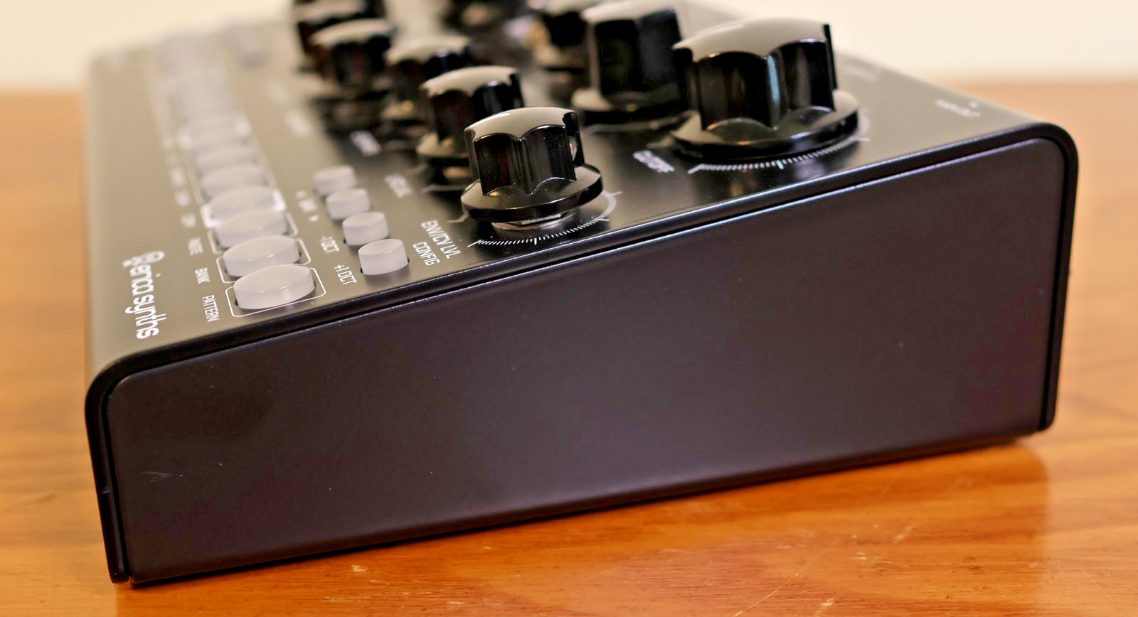 Erica Synths Bassline DB-01 Desktop Synthesizer MINT