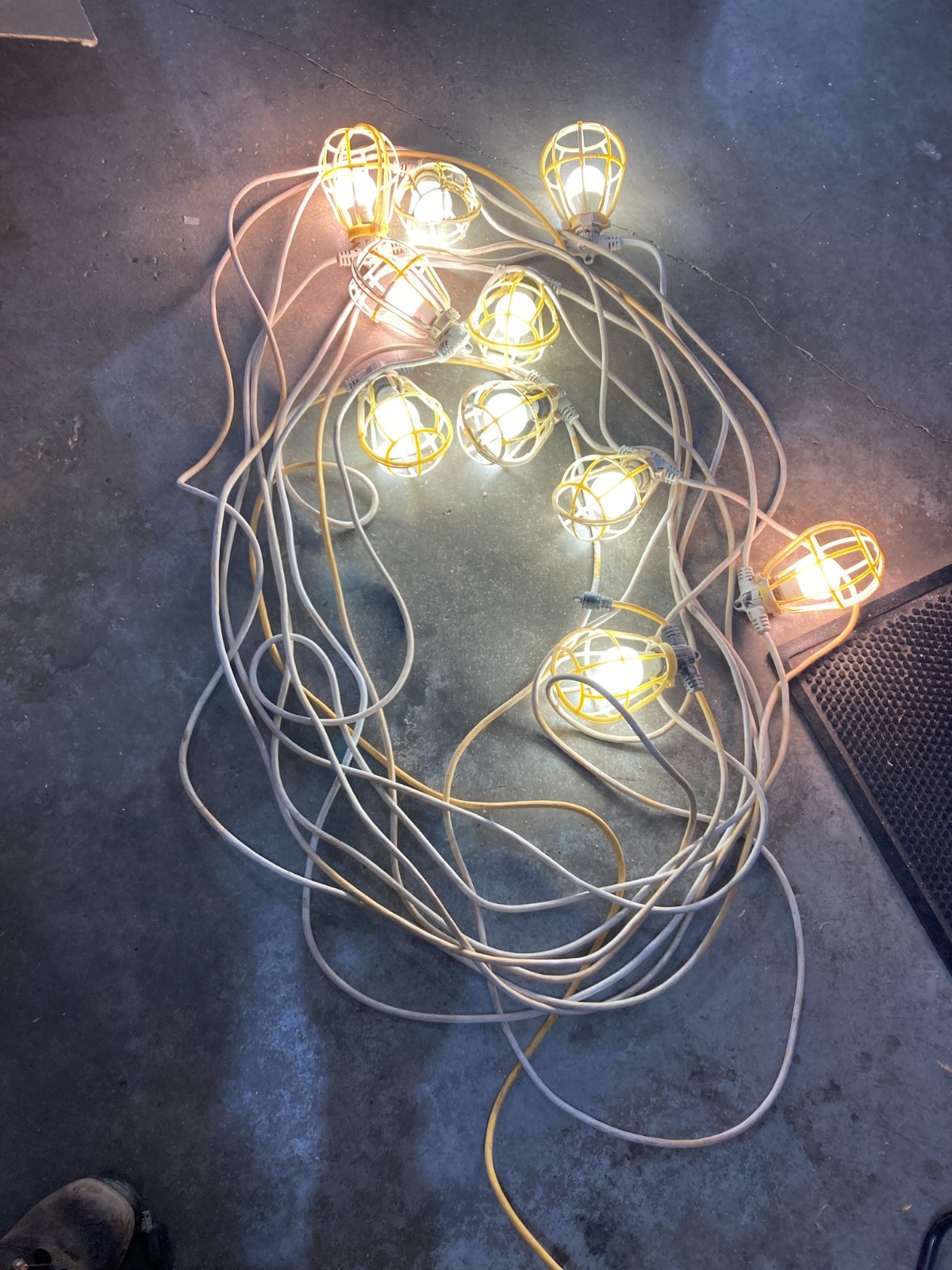 Construction Temporary Light String with 10 Fixtures/guards on 10' centers