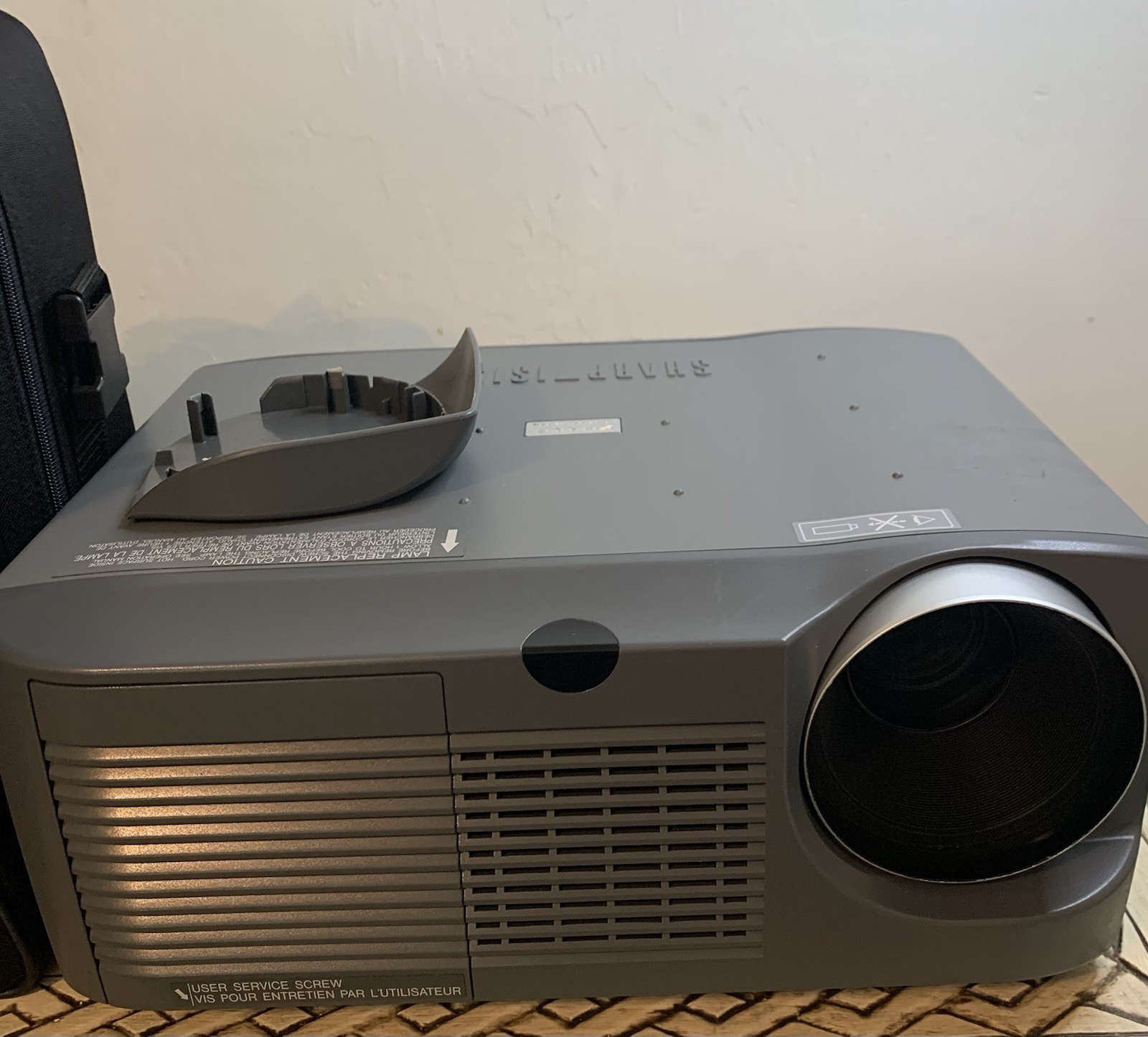 Vtg SHARP Vision LCD Conference/Home Projector XG-E69OU TESTED W/Case Cords DC