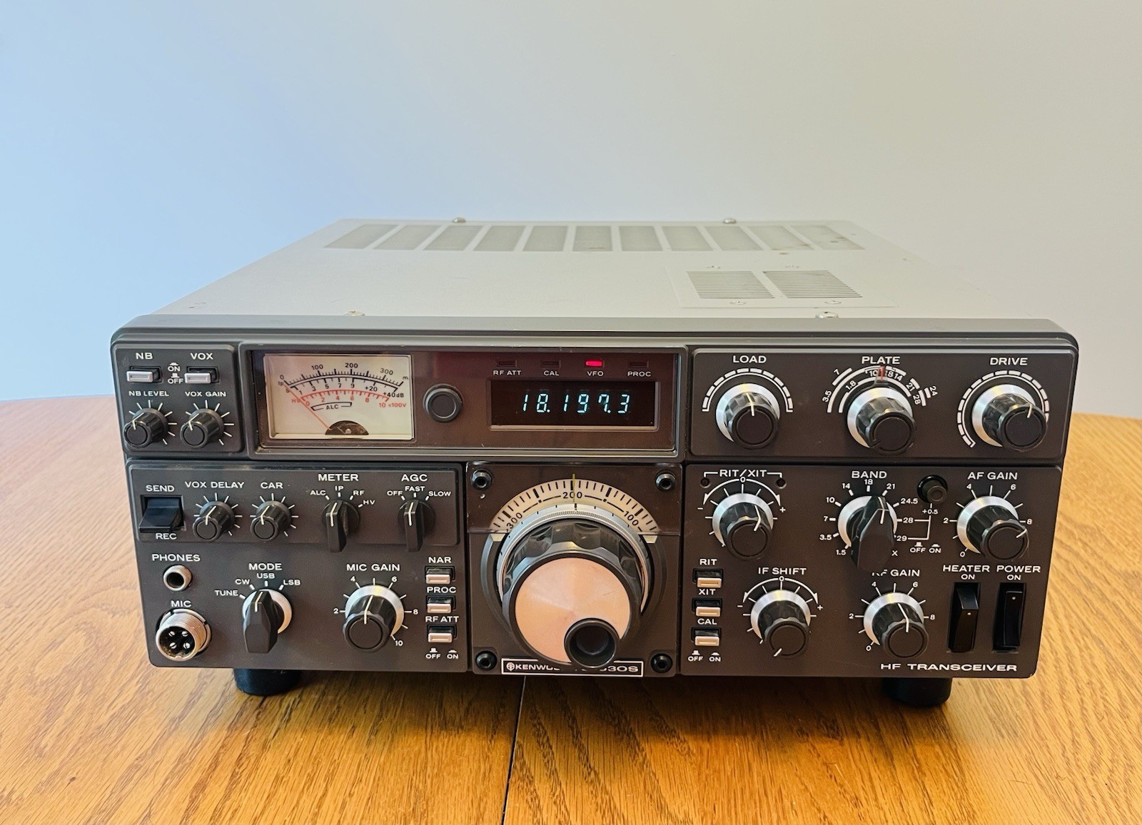 Kenwood HF High Frequency Transceiver TS-530S Ham Radio For Parts/Repair
