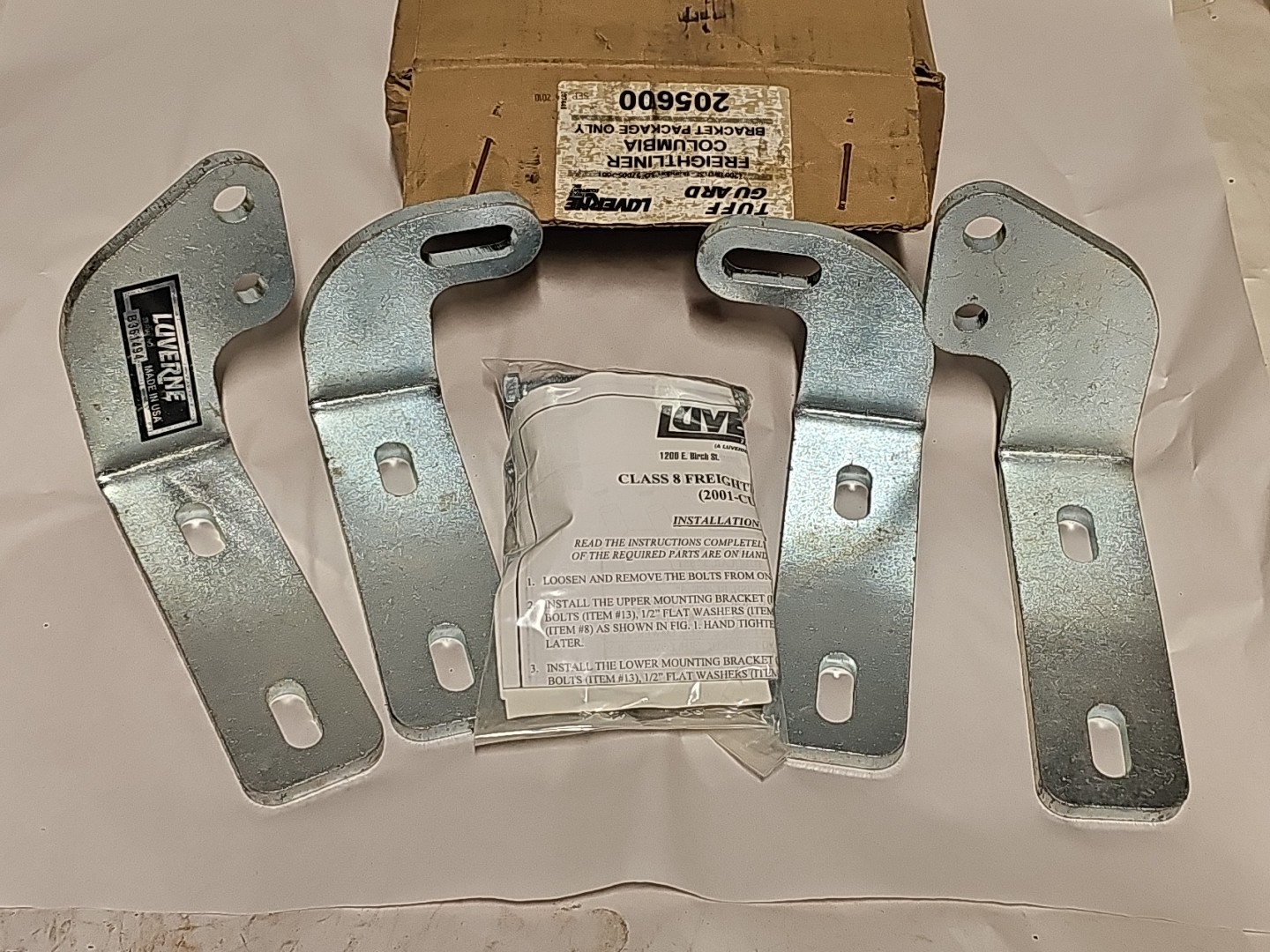 LUVERNE FREIGHTLINER COLUMBIA BUMPER BRACKET  KIT 205600 USA Nos