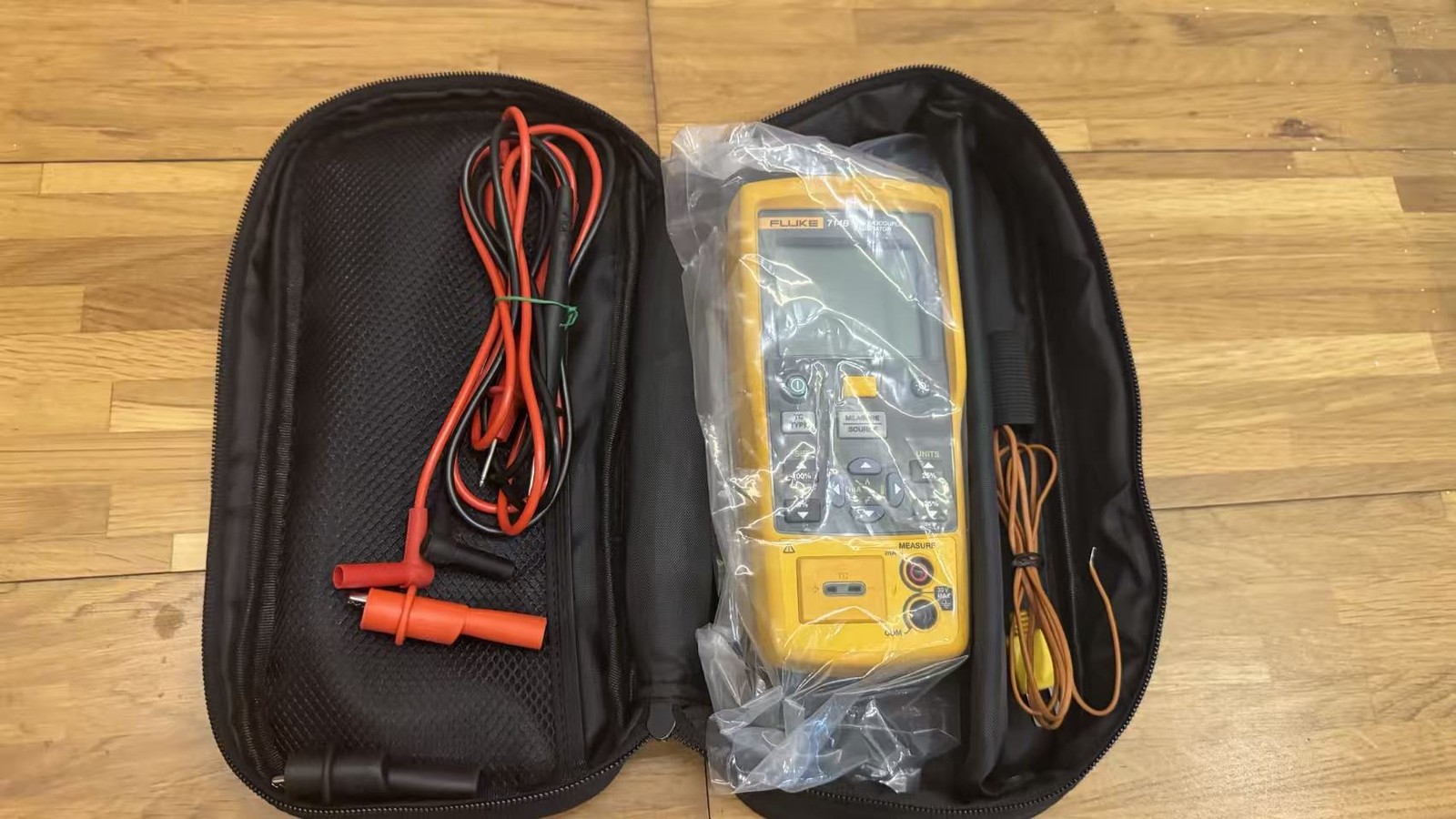 Fluke 714B Thermocouple Calibrator