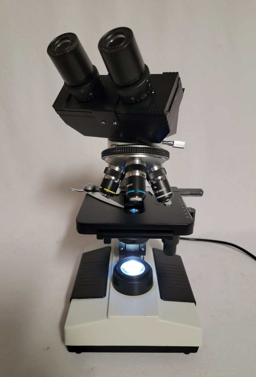 OMAX 40X-2000X LED Compound 3.0MP Digital Microscope w/ Extras
