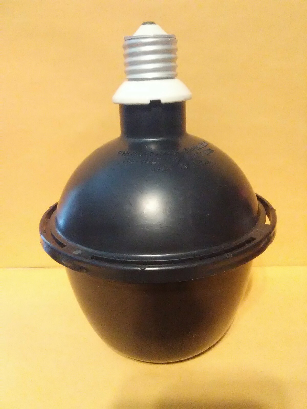 PHOTOGRAPHIC SAFELIGHT 110 VOLT 15 WATT GREAT FOR ANY VINTAGE COLLECTION!