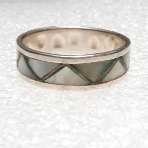 VINTAGE SOUTHWESTERN STERLING SILVER MOTHER OF PEARL BAND RING ~ SIZE 11.25