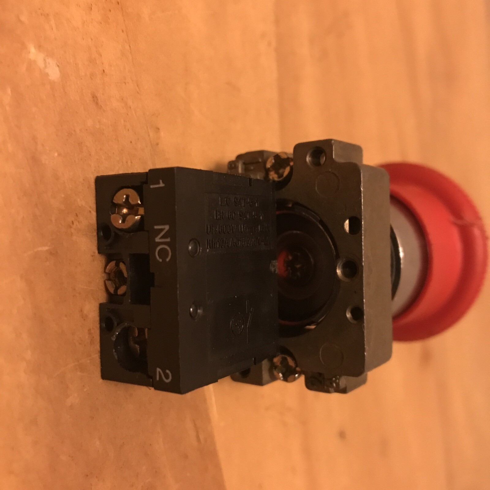 Schneider Electric Emergency stop push-button Maintained Push / Maintained Pull,