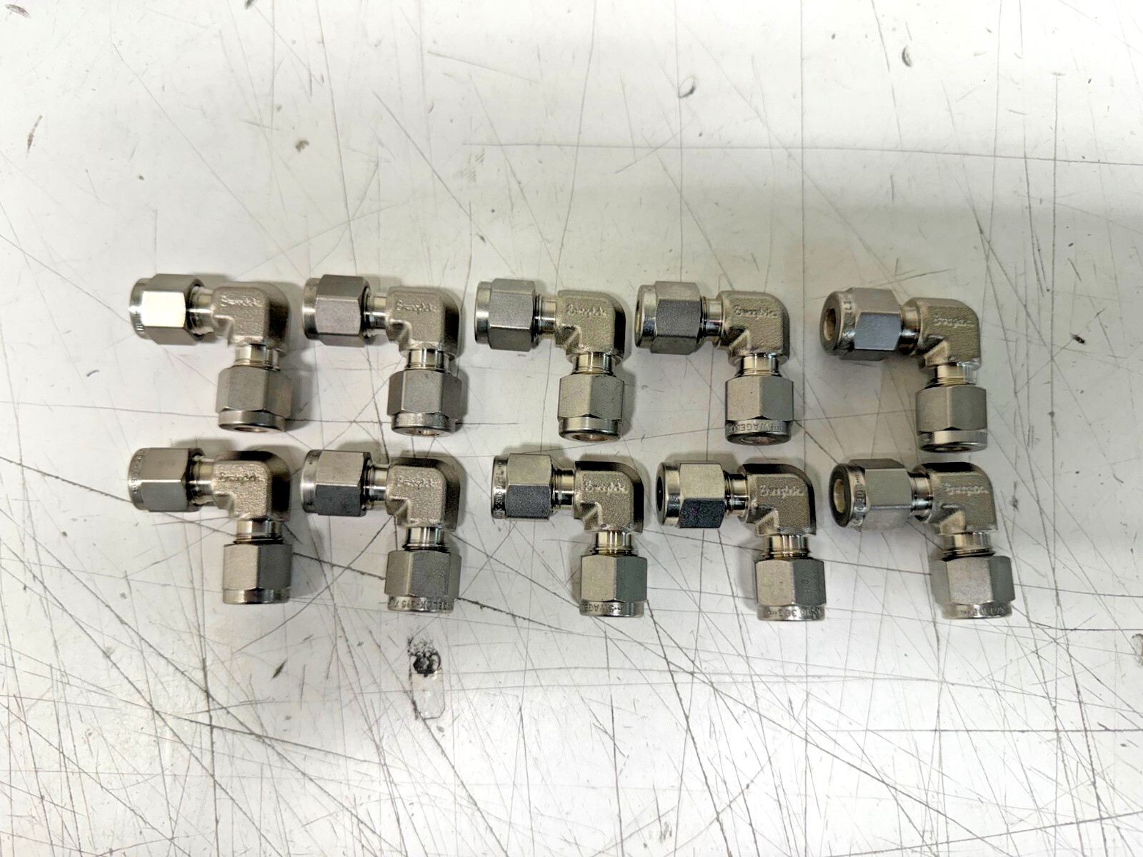 Stainless Swagelok Union 90° Elbow, SS-400-9, 1/4" OD X 1/4" OD (Lot of 10)