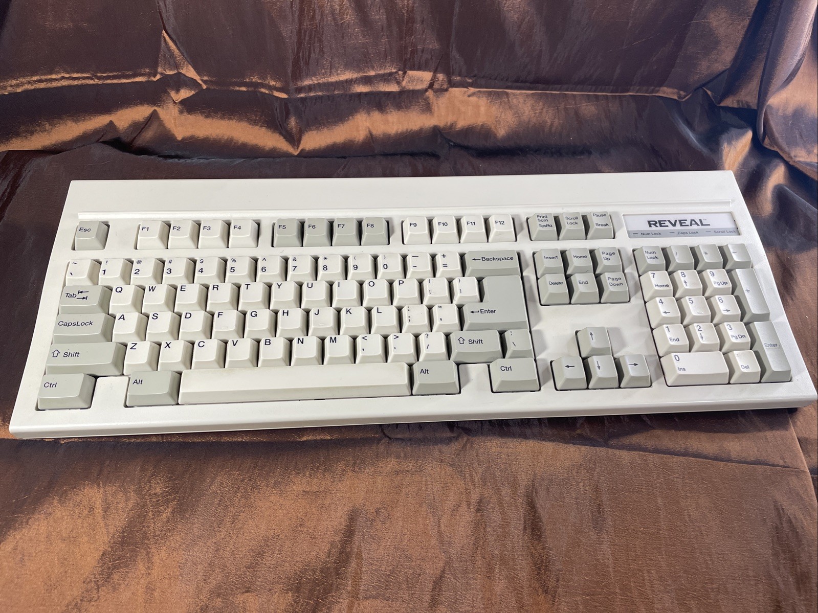 Vintage Reveal Model KB100 Key Keyboard