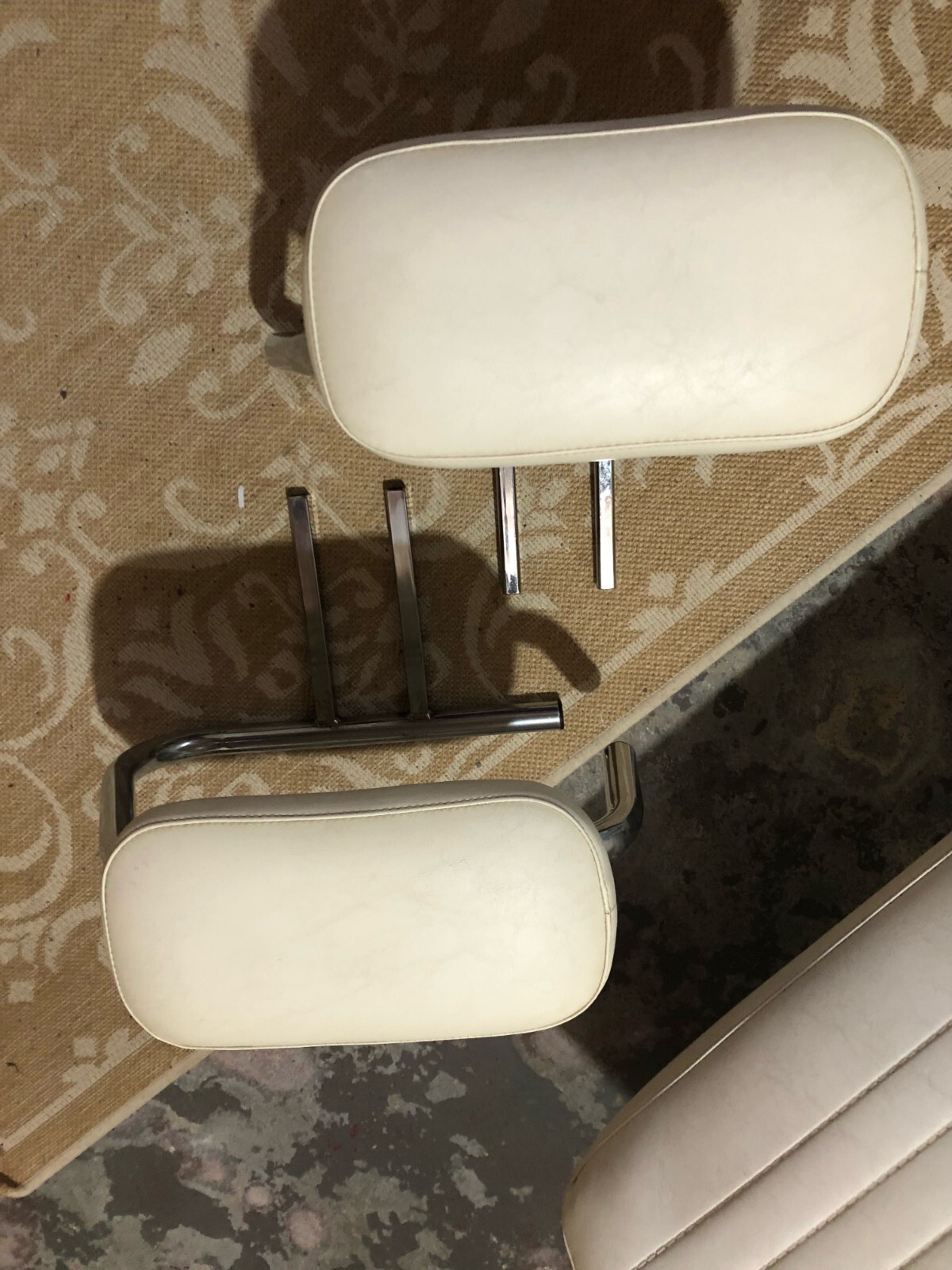 Adjustable salon/spa/massage/tattoo/electrolysis treatment table