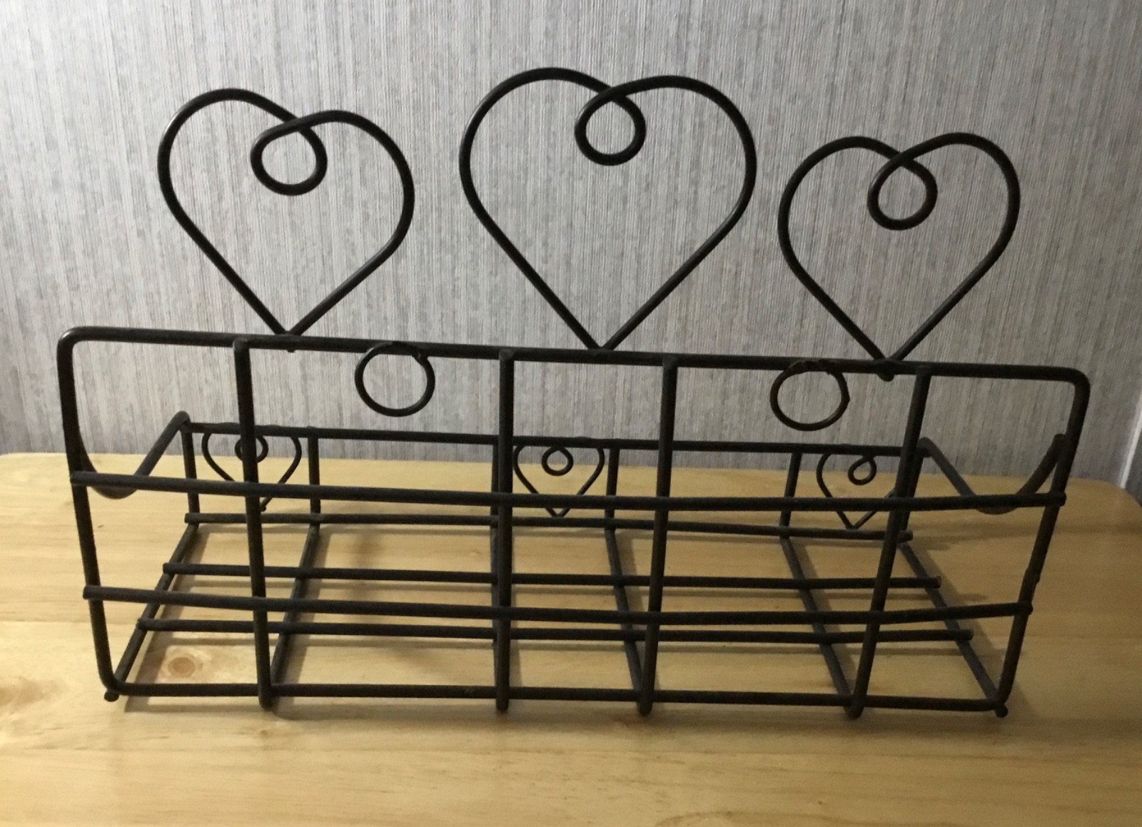 Hanging wire heart shelf 11” x