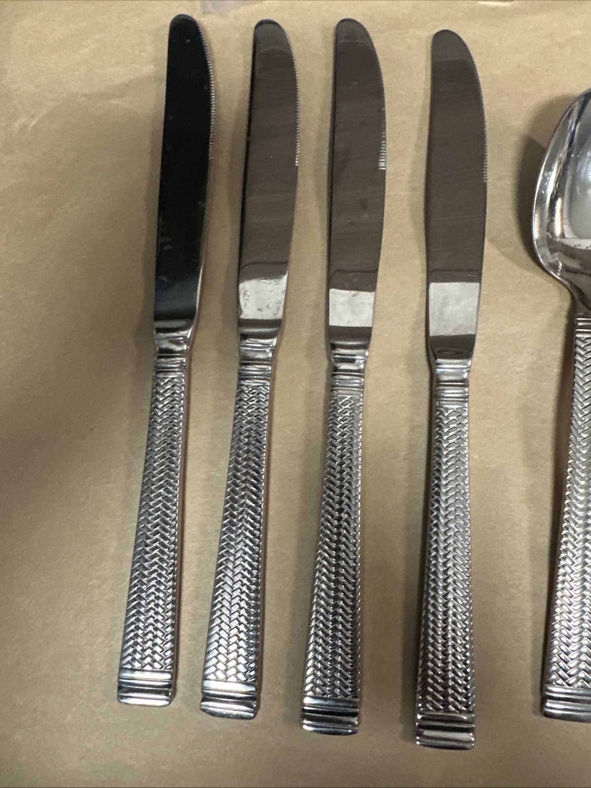 15 Piece Retronue Everyday Flatware