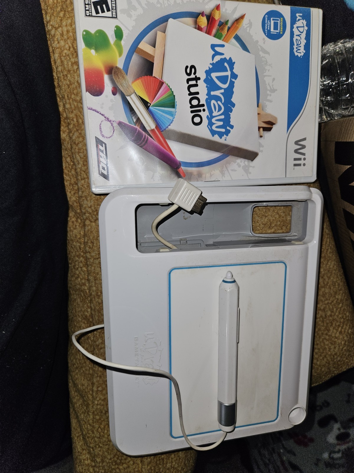 THQ uDraw GameTablet Bundle w/ Stylus & uDraw Studio Game USB NTSC-U/C 2010